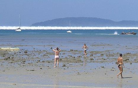 = tsunami je jedna, nebo série po sobě jdoucích