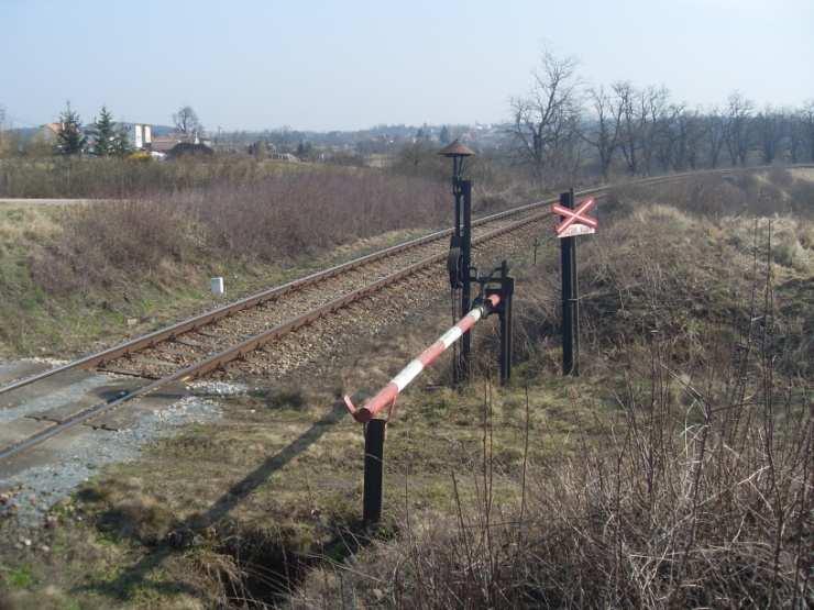 Vysočina jsou Vesce (okres Třebíč). Odtud směřuje k severu a stoupá. Do Moravských Budějovic vstupuje od jihu [1].