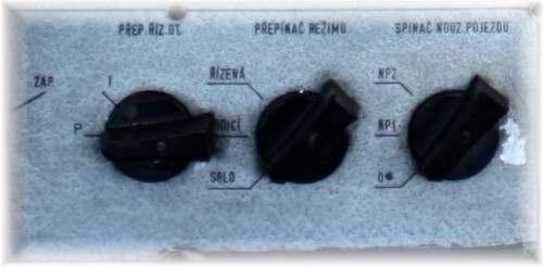 Přepínač řízení otáček JX v normálním režimu "proporcionálním" řídí regulátor polohy stavěče. Poloha stavěče odpovídá poloze jízdní páky nebo výstupnímu signálu ARR.