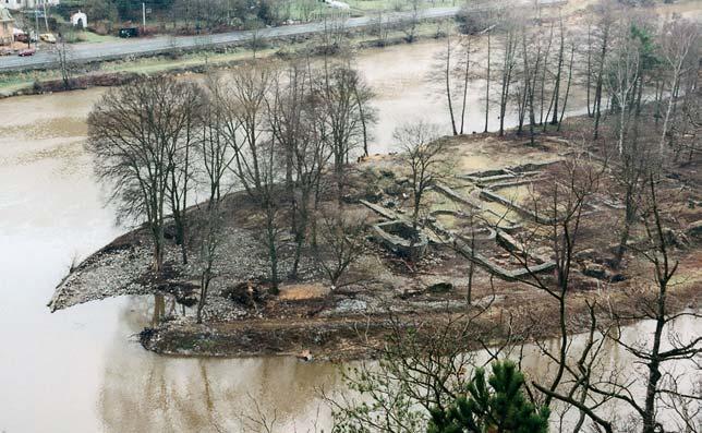 Geomorfologické zmûny v fiíãních nivách po srpnové povodni roku 2002 Václav Cílek Situace Srpnová povodeà roku 2002 pfiedstavovala nejvût í podobnou událost za posledních nûkolik století,