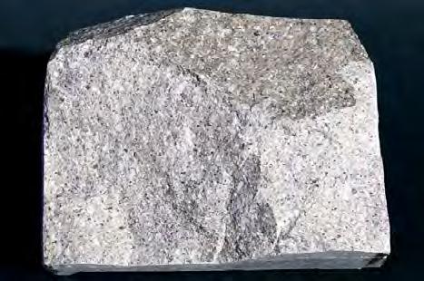 Jsou to horniny, které vznikly roztavením staršího materiálu v hlubinách zemské kůry, následným výstupem