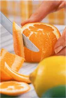 300 g vodního melounu 1 balení Želírovacího cukru Extra 2:1 Dr.Oetker Grapefruity a pomeranče oloupeme, odstraníme bílou slupku, 1vykrájíme filátka a odvážíme.