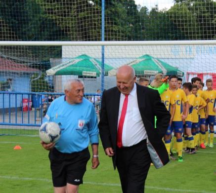 NÁBOR A UDRŽENÍ ROZHODČÍCH UDRŽENÍ ROZHODČÍCH a DELEGÁTŮ: Aktuální počet rozhodčích na listině ÚKFS : 66