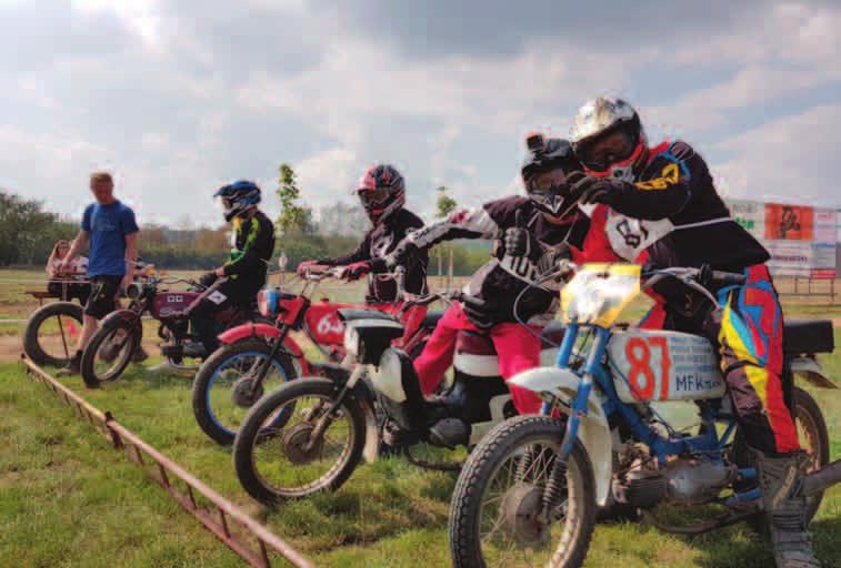 pololetí: Povedla se cesta do Rakouska, Slovinska a Itálie i Mistrák Již při hodnocení činnosti v prvním pololetí jsme se zmínili o vyjížďce motorkářů Motoklubu Vícemilice do Maďarska.