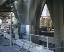 Uzavřený okruh se používá hlavně při současném sušení materiálu, otevřený okruh u mlýnic bez sušení.