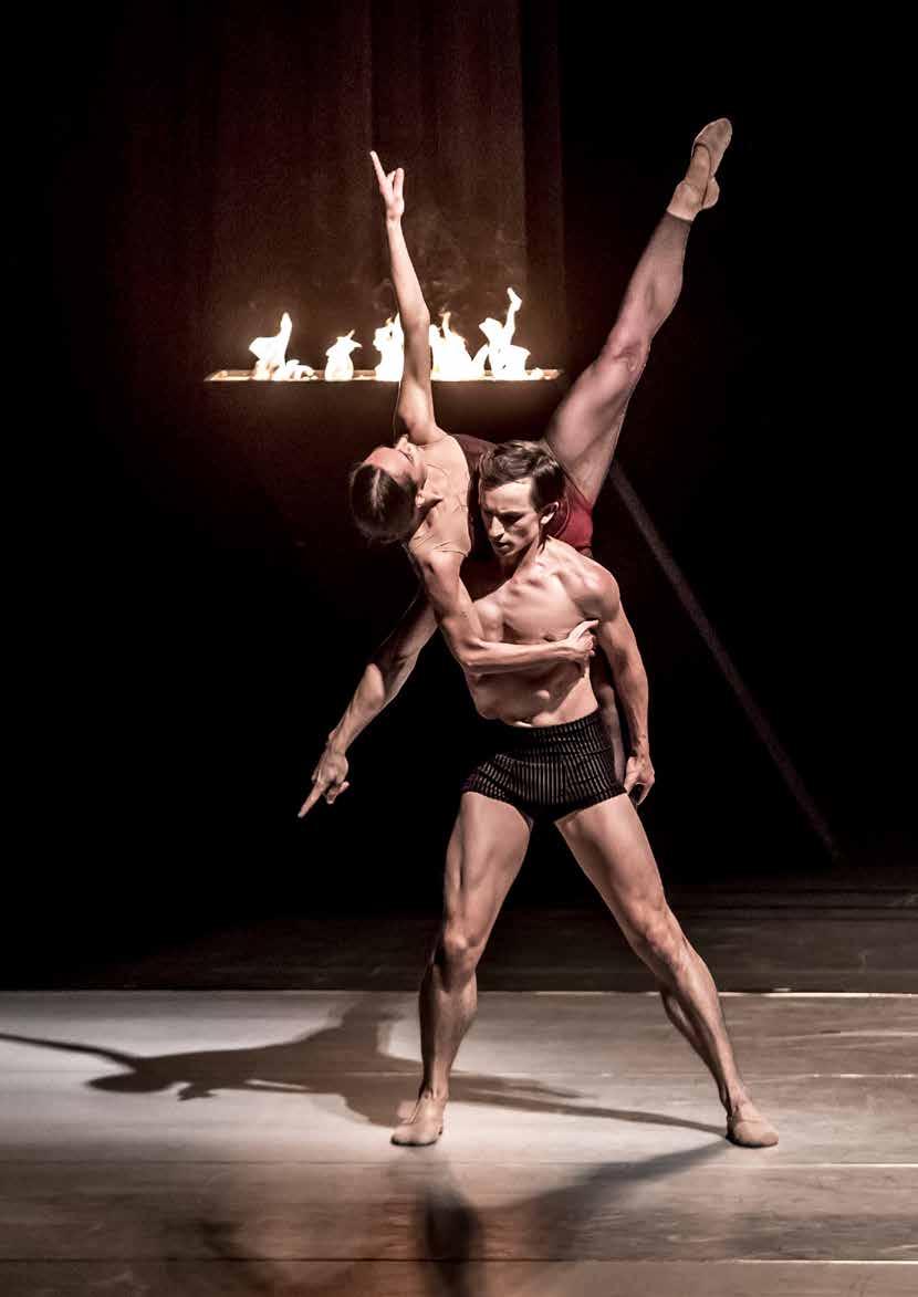 Balet Umělecký šéf: FILIP BARANKIEWICZ Kylián Mosty času Symphony of Psalms (Žalmová symfonie) Choreografie: Jiří Kylián Hudba: Igor Stravinskij Bella Figura Choreografie a scéna: Jiří Kylián Hudba: