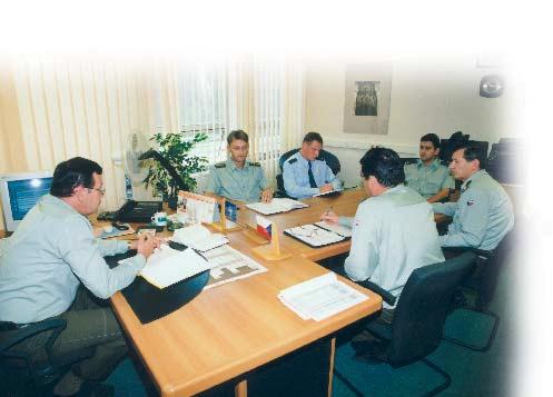 NA CESTĚ INTEGRACE V souladu s přijatým plánem jsou od roku 1999 obsazovány pracovní pozice přidělené České republice v mezinárodních štábech NATO.