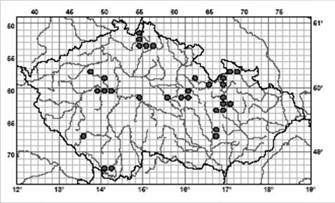 Ekologie: strmé skalnaté svahy s rendzinovými půdami na podloží karbonátových hornin (vápenců, dolomitů, travertinů a vápnitých flyšů).
