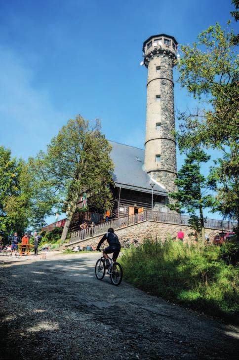 Turistika, cyklistika, koupání v létě i v zimě, adrenalinové zážitky u nás se nudit nebudete.