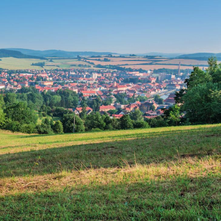 V ÍTEJTE V SUŠICI! Welcome to Sušice! Sušice, a picturesque town of 11,500 inhabitants, spreading along the banks of the River Otava and often called the Gateway to the Šumava Mountains.
