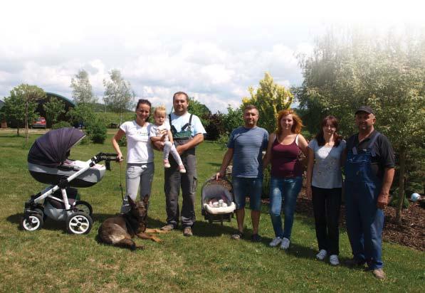 Jako bájný fénix z popela povstal původní prasečák z ruin a kopřiv ve funkční skladovací prostor s vkusně řešenou okolní výsadbou (foto: Pavla Vydrová) Z ruiny mûj dûm mûj hrad.