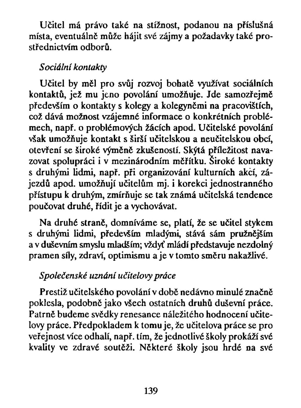 Učitel má právo také na stížnost, podanou na příslušná místa, eventuálně může hájit své zájmy a požadavky také prostřednictvím odborů.