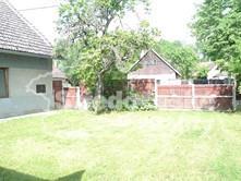 domu RD (3+1, UP 80m2) + se stodolou (UP 95m2) a velkým pozemkem 4.017m2.movitost je rozdělená na tři části. První část nemovitosti tvoří pozemek o velikosti cca 2.