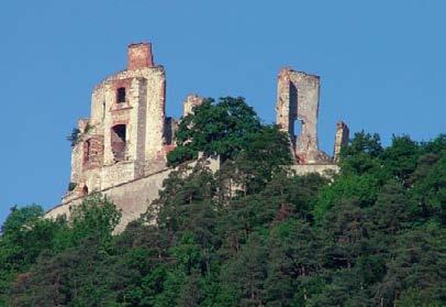 Boskovice 8 Původní boskovický hrad byl nevelký a nestál ani na místě, kde se dnes nad městem vypíná mohutná zřícenina. Podle starého hradu se již roku 1222 psal Jimram z Boskovic.