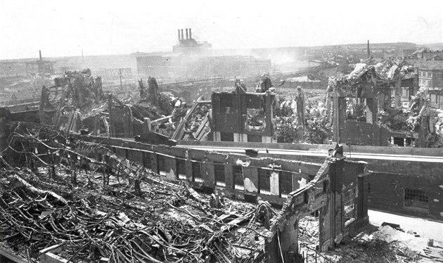 zničena, ve městě zcela zničil nálet 333 budov > z provozu byly vyřazeny