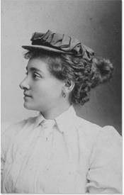 První žena na kole kolem světa 25. 6. 1894 24. 9. 1895 Annie Londonderry (Cohen Kopchovsky) Kdo vlastně byla první žena, která objela svět na kole?
