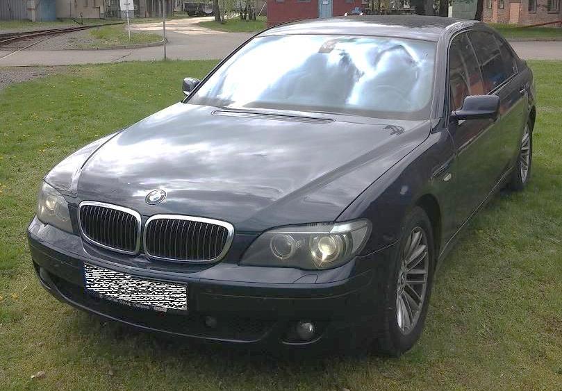 osobní automobil, sedan vyrobeno 2005 najeto 264 149 km objem motoru 5 972 ccm benzín 327 kw platnost STK 12/2016 převodovka automatická výbava plná výbava odpovídá stáří a