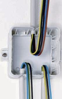 zapojené kabely lze zavést dodatečně odlehčení v tahu pro