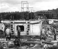 rozdrcením betonu pfii zatíïení znaãnû vût ím. Vypoãtená mez únosnosti tedy odpovídá nikoli zfiícení konstrukce, ale znaãnému rozvoji trhlin a velkému prûhybu.