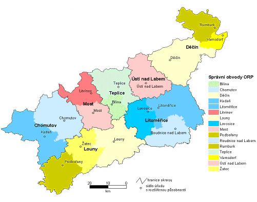 1.4.2 Správní členění kraje Území kraje se vnitřně člení na 7 okresů, které od ledna 2003 pozbyly část svých správních funkcí a ty byly přeneseny na 16 nově vzniklých správních obvodů obcí s