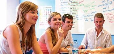 45 minut 2 týdny + 15 nejvíce 3-8 Kurzy jsou určeny motivovaným studentům od 14 do 17 let, kteří chtějí studovat angličtinu na jižním pobřeží, v nádherném Brightonu nebo v Londýně, úžasné metropoli