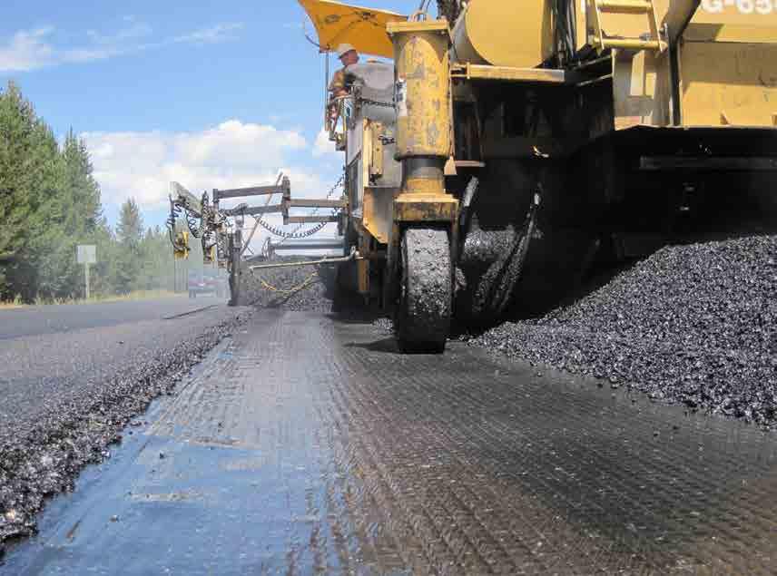 Pokud mříž nedosahuje potřebné adheze, nepokládejte krycí vrstvu asfaltu a konzultujte s výrobcem nápravná opatření, dokud není dosaženo potřebných hodnot.