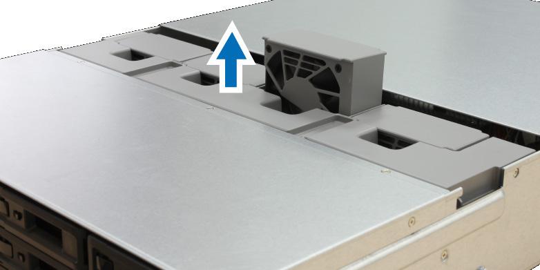 Zdvihněte ventilátor směrem nahoru a odstraňte jej.