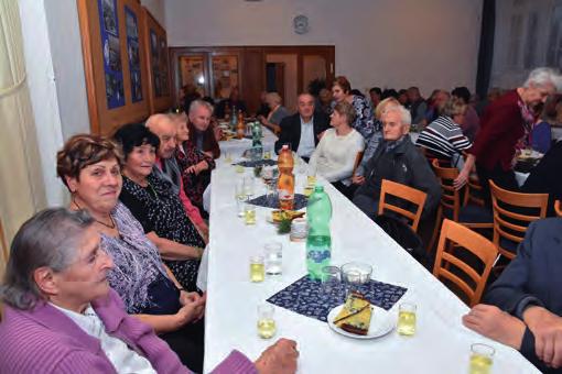 Ke změně dochází zejména z důvodu, že není dostatečný počet nových atraktivních autorských fotografií (55 a více ks) a rádi bychom předešli tomu, aby se fotografie opakovaly dokola.