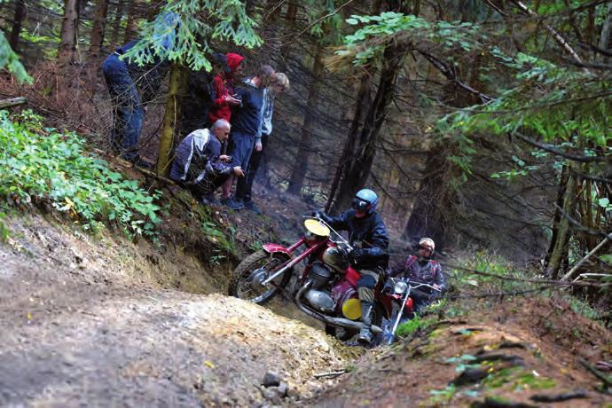 Start jednotlivých jezdců probíhal dle procedury užívané v motocyklových soutěžích, kdy jsou jednotliví jezdci vypouštěni na trať v minutových intervalech, přičemž mají 20 vteřin na uvedení motoru do