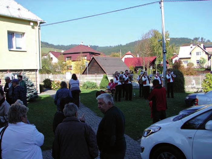 Později jsme se radovali z nového zvonu a po několika dalších letech došlo napřed na zateplení fary a potom na podstatné úpravy suterénu fary.