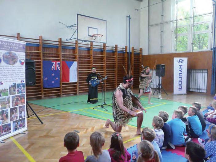 Přednáška o Novém Zélandu V pondělí 1. října 2018 jsme v naší škole přivítali vzácnou návštěvu až z Nového Zélandu.