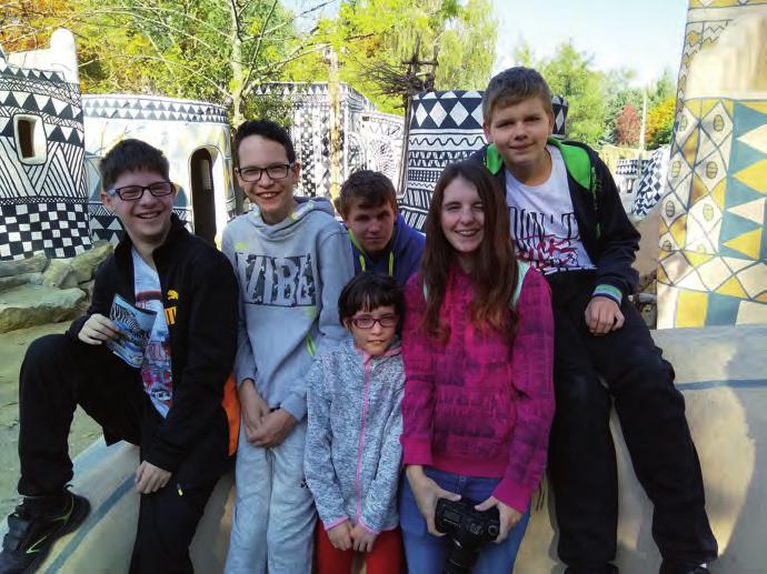pocit, že jsou opravdu jen kousíček od nás. Jen natáhnout ruku a pohladit si je. A hádejte, kde trávíme nejvíc času??? Samozřejmě kvůli tetě Ani u žiraf.