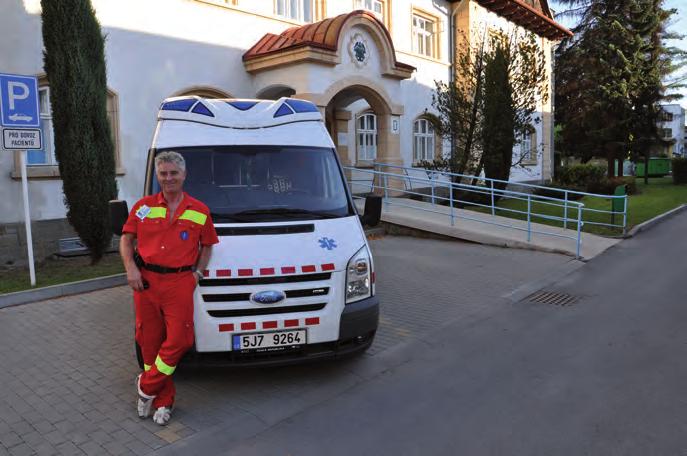 třináct let řídil legendární dvanáctsettrojku, tu později vystřídal volkswagen a naposledy Ford Tranzit, který si mohli prohlédnout i zájemci při letošním Dnu s vaší nemocnicí.