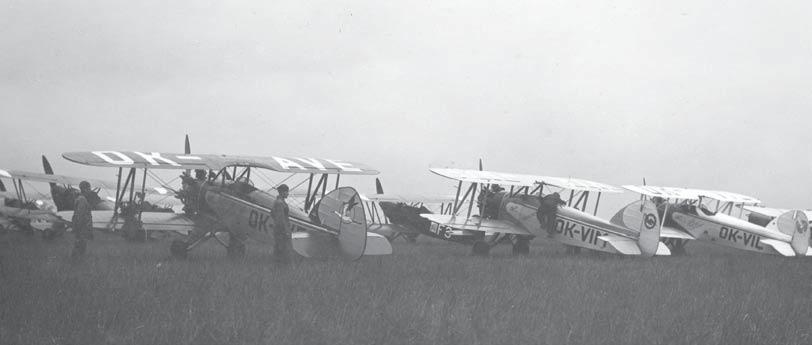 ORGANIZACE ČESKOSLOVENSKÉHO LETECTVA V ROCE 1938 Československé letectvo mělo k 1. září 1938 k dispozici 1514 letadel, včetně uskladněných strojů jakožto záloh pro nahrazování ztrát. K typům I.