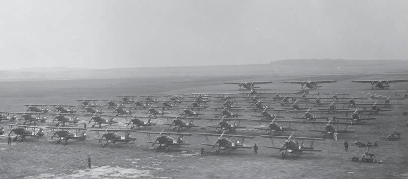 LETADLA ZRAZENÉHO NEBE hacích, 150 pozorovacích, 47 zvědných, 78 lehkých bombardovacích a 48 těžkých bombardovacích. U kurýrních letek bylo zařazeno 36 letadel.
