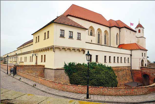 Doplněn obrázek hradu Špilberk + popisek.