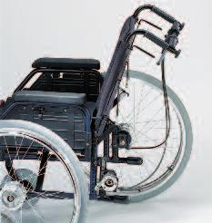 Systém dvojité obruče pro možnost ovládání vozíku jednou rukou (kód 871) Nadstandardní vybavení hrazené ZP: výškově stavitelné područky řemínková nastavitelná