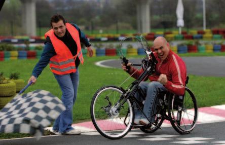 Modifikace X 1 Speedster se zkráceným rámem vytváří kompaktní celek, umožňující aktivní sed. Toto uspořádání ocení opět zejména paraplegici.