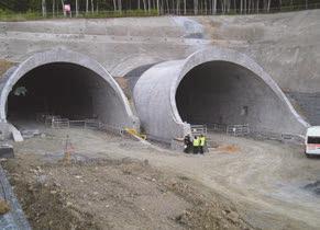 Tunel Valík, 2006, minimální vzdálenost tunelových trub Tunel Klimkovice, 2008, montáž bednicího vozu ve stavební jámě vlastností materiálu ostění.