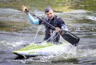 Ti z vás, kteří si chtějí chvíle u vody více zpestřit, mají na výběr z několika možností. Na písnících lze vyzkoušet windsurfing a potápění.