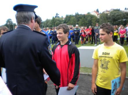 Oba bojovali. Ondra byl nejmladší ze všech 26 dorostenců. Přesto zvládl běh na 100 metrů překáţek a dvojboj celkově 8.