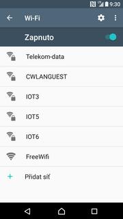 Wi-Fi zapnete/vypnete stisknutím vypínače.