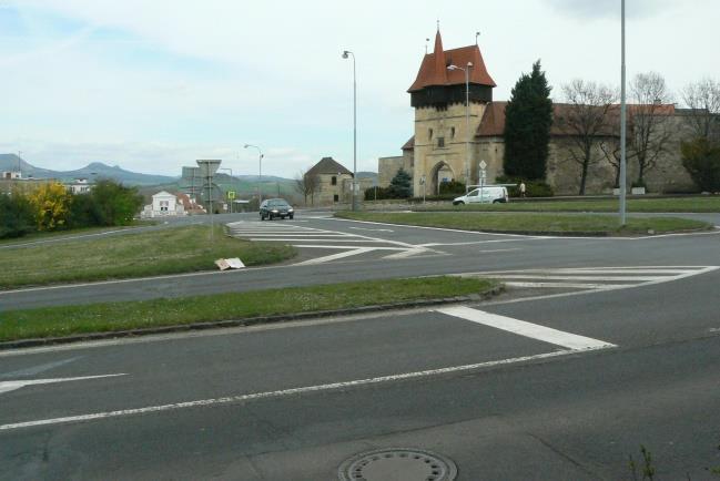 23 Pohled z ulice Žižkova (zdroj: Autor) Z pohledu pěší dopravy byl největší problém 17 m dlouhý přechod