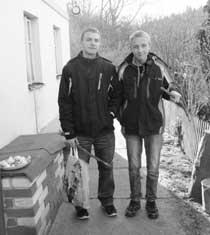 HospodyÀky jiï od rána vyhlíïejí, komu Ïe to rozdají nabarvená a umnû nazdobená vajíãka, sladkosti, upeãené dobrûtky, ãi nabídnou dospûlcovi