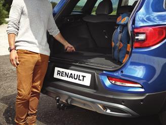 1. Dolaďte smělou povahu svého SUV pomocí 18" disků Fleuron v šedé barvě se středovou krytkou Renault v jedinečné modré nebo chromovaných krytů zpětných zrcátek.