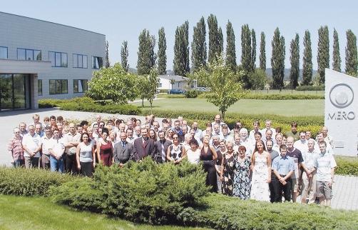 V rámci sponzorství se dlouhodobû rozvíjí spolupráce mimo jiné s Fondem ohroïen ch dûtí, Spoleãností pro ranou péãi, která poskytuje podporu dûtem se zrakov m a kombinovan m postiïením, Dûtskou