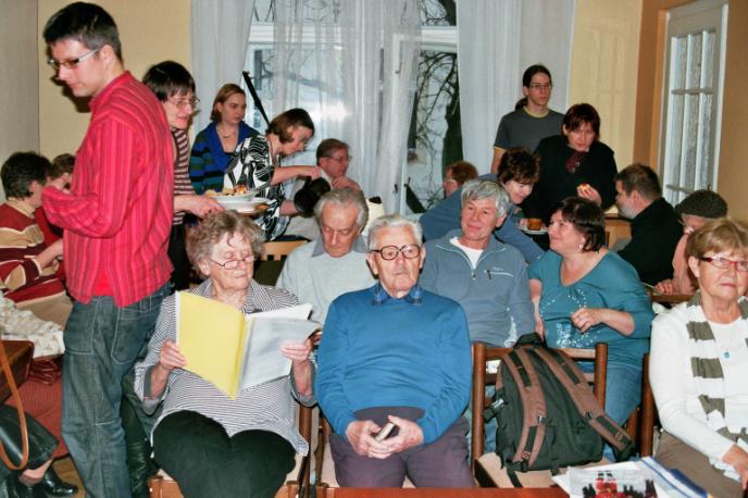 Pro potřebné účastníky byla zajištěna doprava. KS posílala starším členům sboru gratulaci k narozeninám a vánoční pozdrav br. faráře a KS.