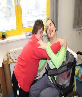 postižením se zaměřením na osoby s mentálním postižením, autismem a problémovým chováním; úspěšně zrealizovat projekt ESF Aktivizační a motivační programy pro osoby s autismem; podpořit rozvoj