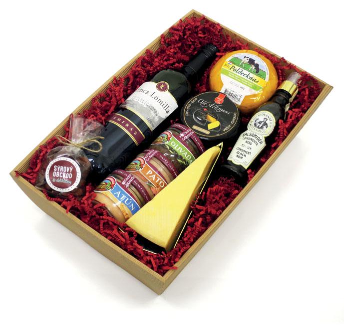 Luxusní gurmánský koš Španělské červené víno Finca Shiraz 0,75L Holandská minigouda Pepřová 380g Holandská minigouda stará Old Finese 250g Výseč holandské Goudy staré 2 roky 300g Paštika kachní 125 g