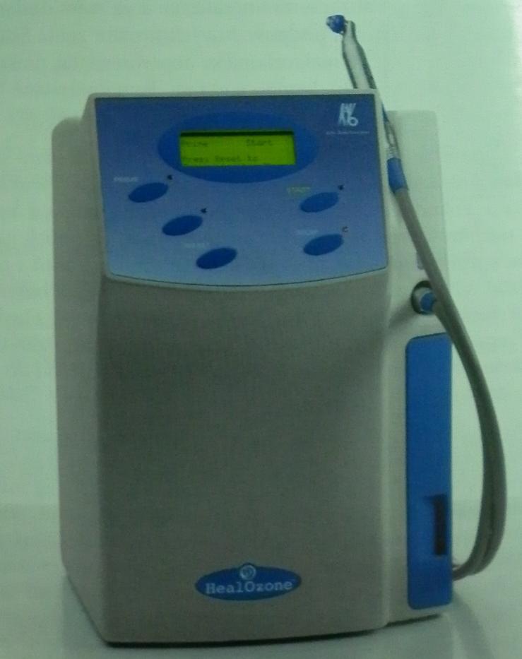 Obrázek 4 přístroj HealOzone na výrobu a aplikaci ozonu (13) Nicméně objektivně negativním faktorem, který přispívá v záporném ovlivnění rozšíření ozónizátoru HealOzone v zubních ordinacích s jeho